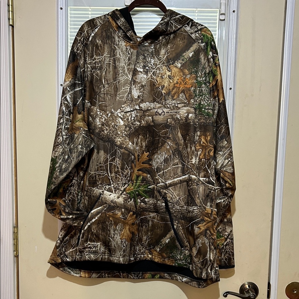 EUC Mens Realtree Brown and Green Camouflage Apparel